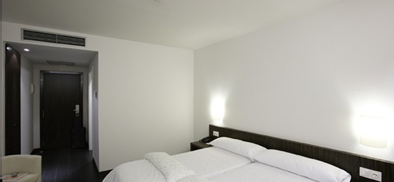 Hotel Kyriad Direct ETH Rioja