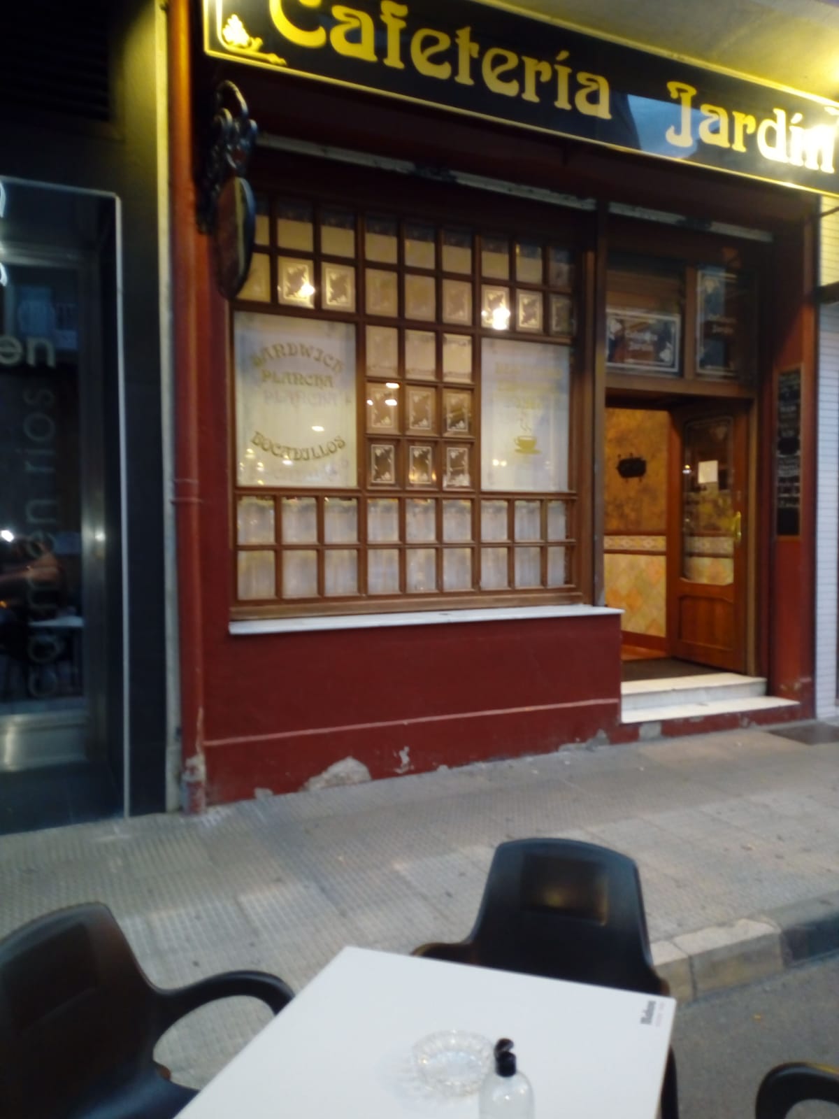 Cafetería  Bar Jardín