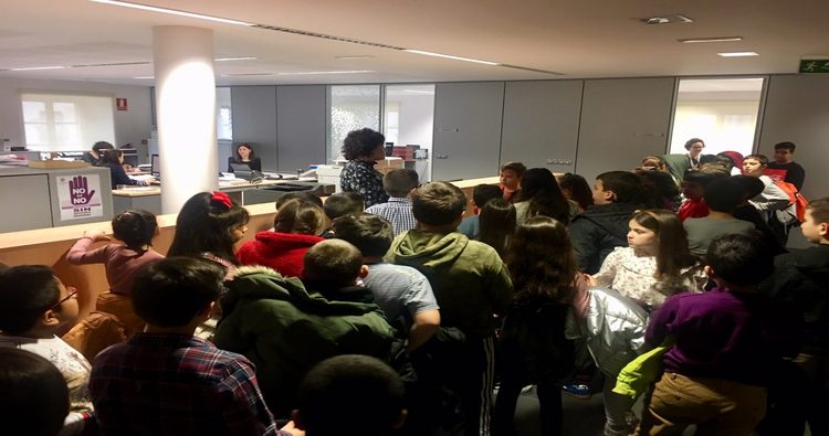 Alumnos del Colegio San Felices visitan el Ayuntamiento de Haro