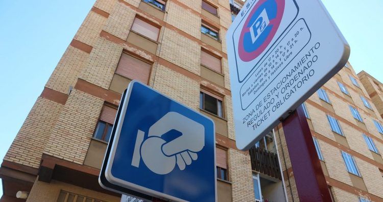 La zona azul reanuda su actividad tras dos meses fuera de servicio