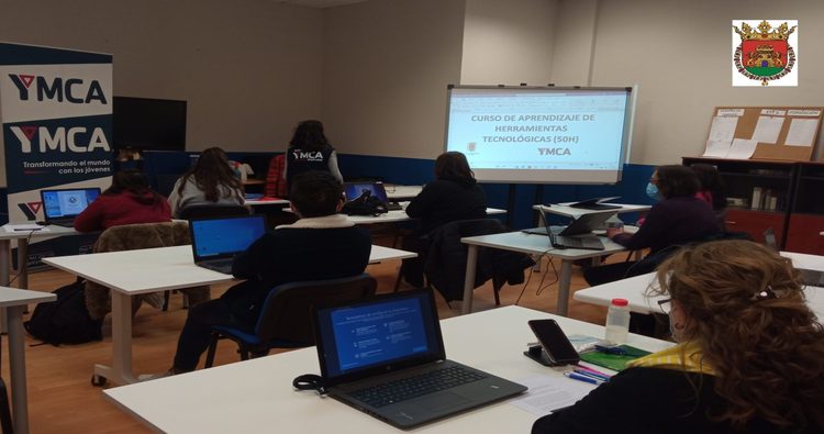 El Ayuntamiento junto a YMCA imparte un curso de herramientas tecnológicas para mujeres de
