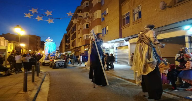 El Carnaval Popular concentra a centenares de personas en la calle