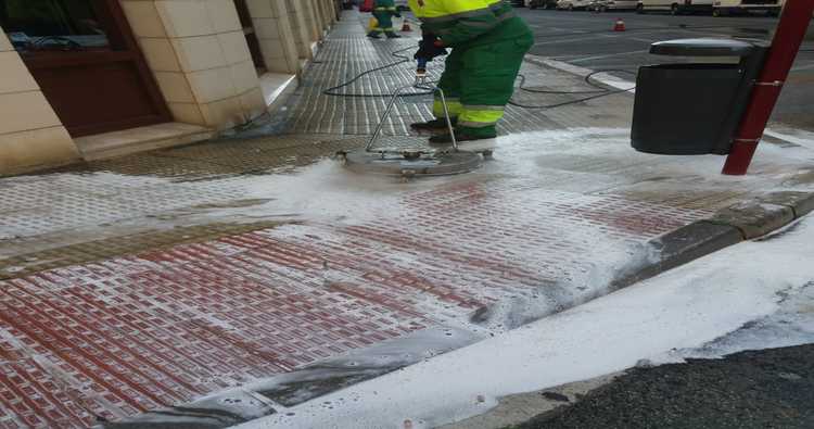 Se intensifican las labores de hidrolimpieza en la ciudad