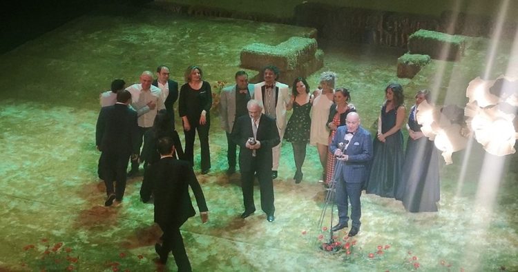 Miembros de la corporación municipal asisten a la Gala de Entrega de los Premios Max